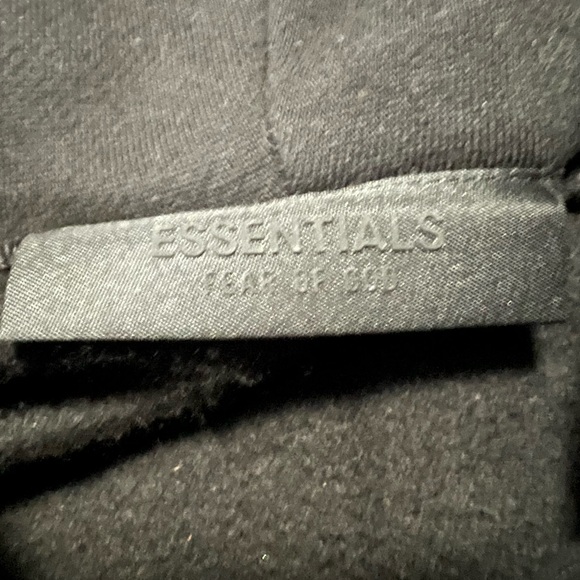 NWT ESSENTIALS Fear of God Black Hoodie sz Medium - Picture 5 of 7